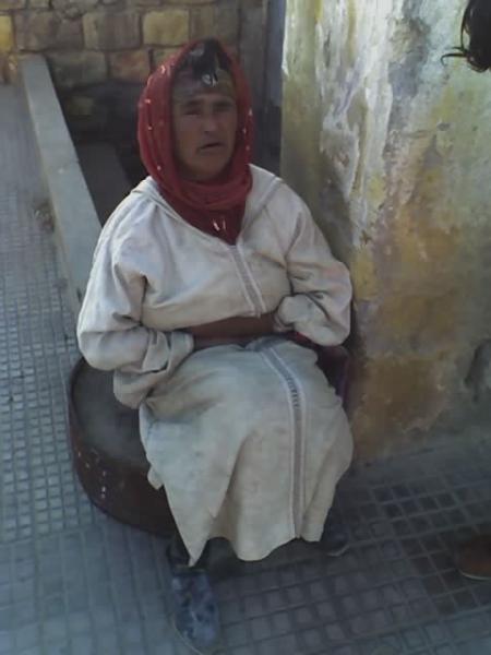 hadi katkhamam fi sadikha  hrab 3liha